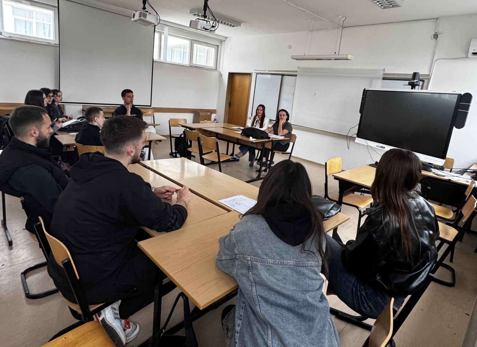 Diskutim me Studentët për Rishikimin e Planprogramit të Vitit të Dytë në Programin Gjuhë Angleze – Përkthim dhe Interpretim