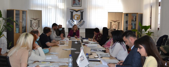 A meeting is held with the quality assurance working group and the administrative staff of all faculties about the new / accreditation process