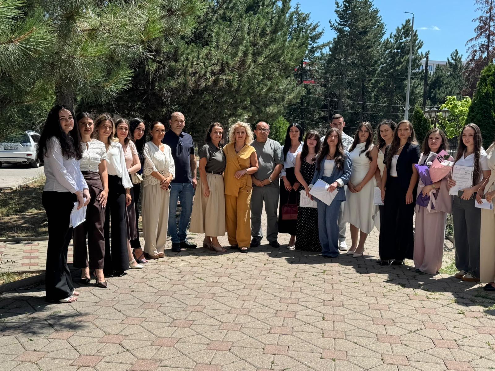 16 studentë diplomuan me sukses në Departamentin e Gjuhës Angleze – Programi Përkthim dhe Interpretim