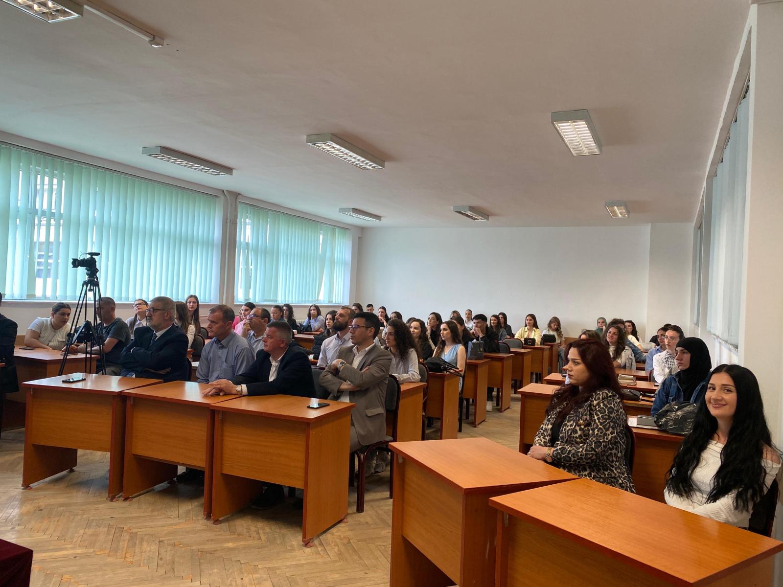 Në Fakultetin e Filologjisë mbahet ligjeratë nga studiuesi i Letërsisë Shqipe Prof. Dr. Anton Berisha