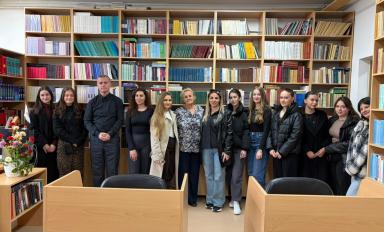 Aktivitet praktik në bibliotekë për studentët e vitit të parë të Programit Albanologjik në UFAGJ
